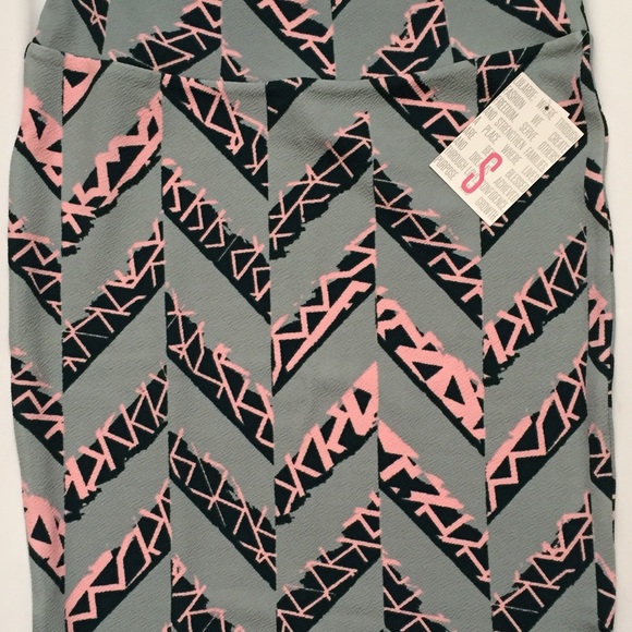 LuLaRoe Dresses & Skirts - NEW LuLaRoe Small Cassie